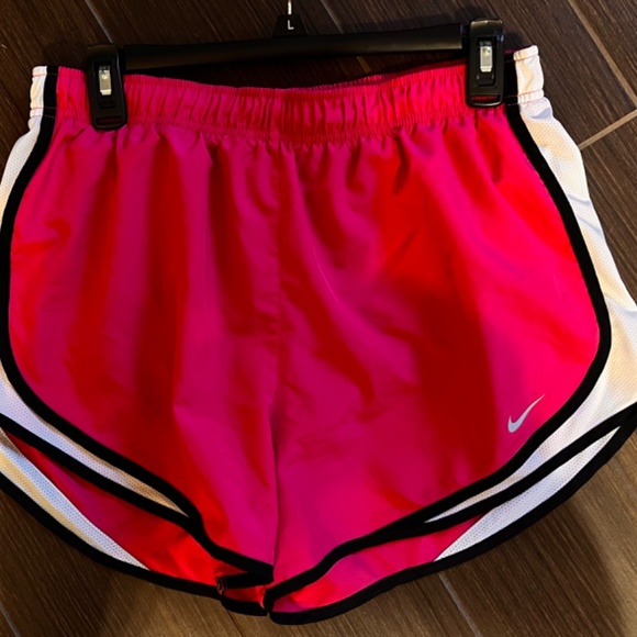 Women's Nike shorts - Picture 2 of 2